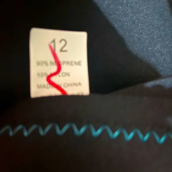 Kids Hecto Shorty Wet Suit, Size 12, nice thickness, neoprene , front zip - Picture 2 of 3